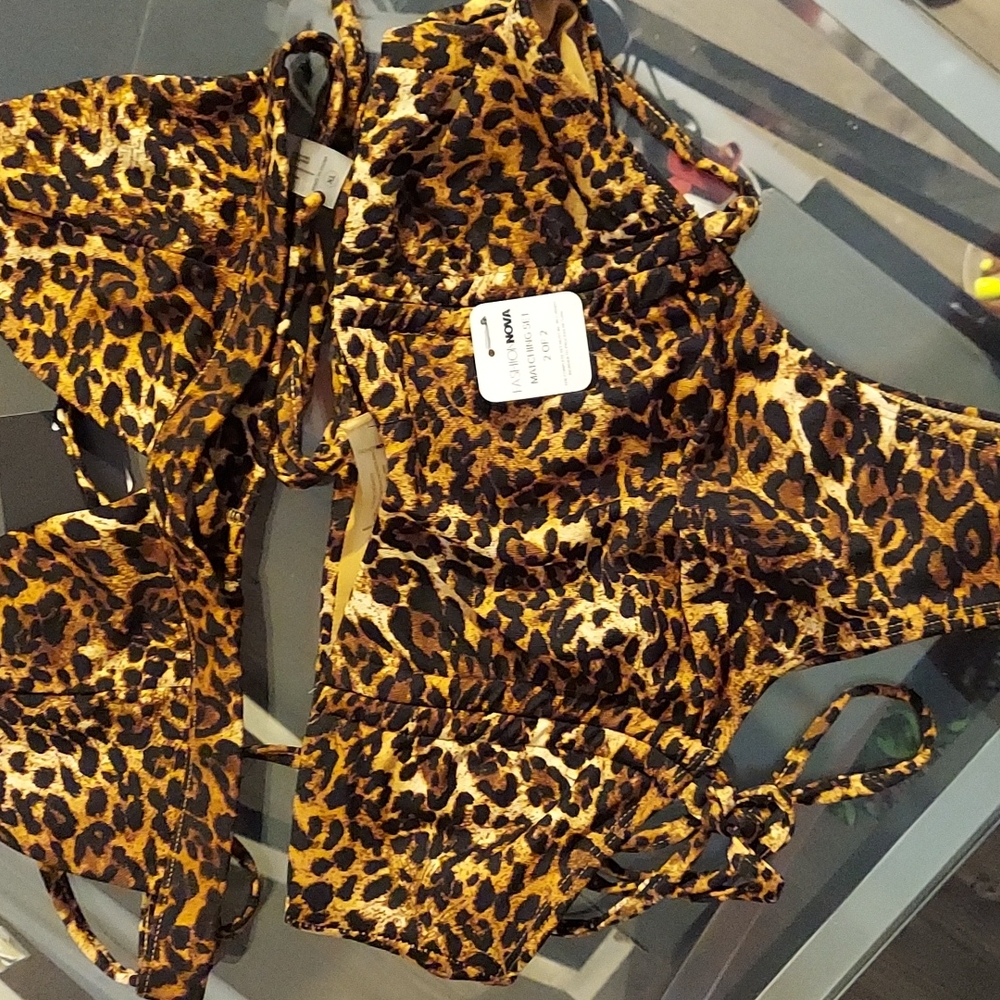 XL Fashion Nova swim suit..